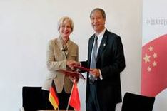 Commissioner Prof. TIAN Lipu (SIPO) und Präsidentin Rudloff-Schäffer (DPMA)