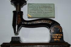 Foto of  McGills "Staple-Fastener", 1879