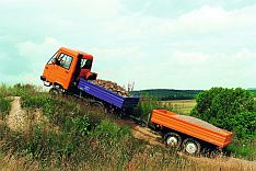 Transport vehicle with trailer drives uphill